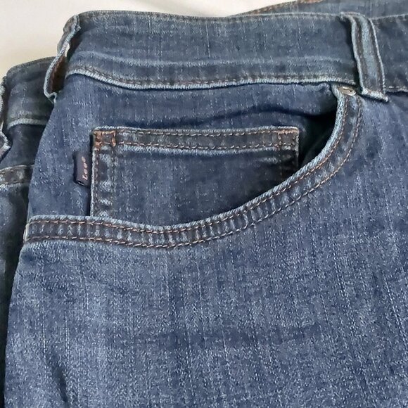 Lee Women's Relaxed Fit Straight Leg Jean  - Size 24 - Picture 4 of 12